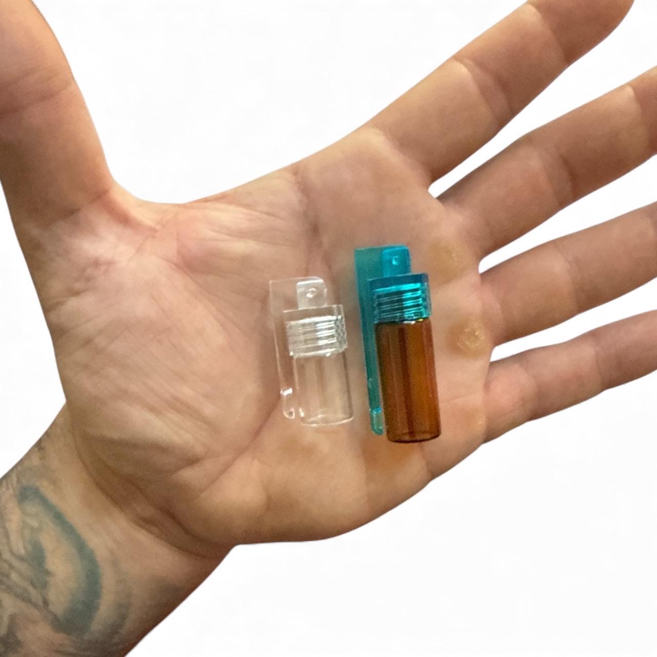 Mini Spice Snuff Dispenser: Portion Control Storage Jar with Spoon